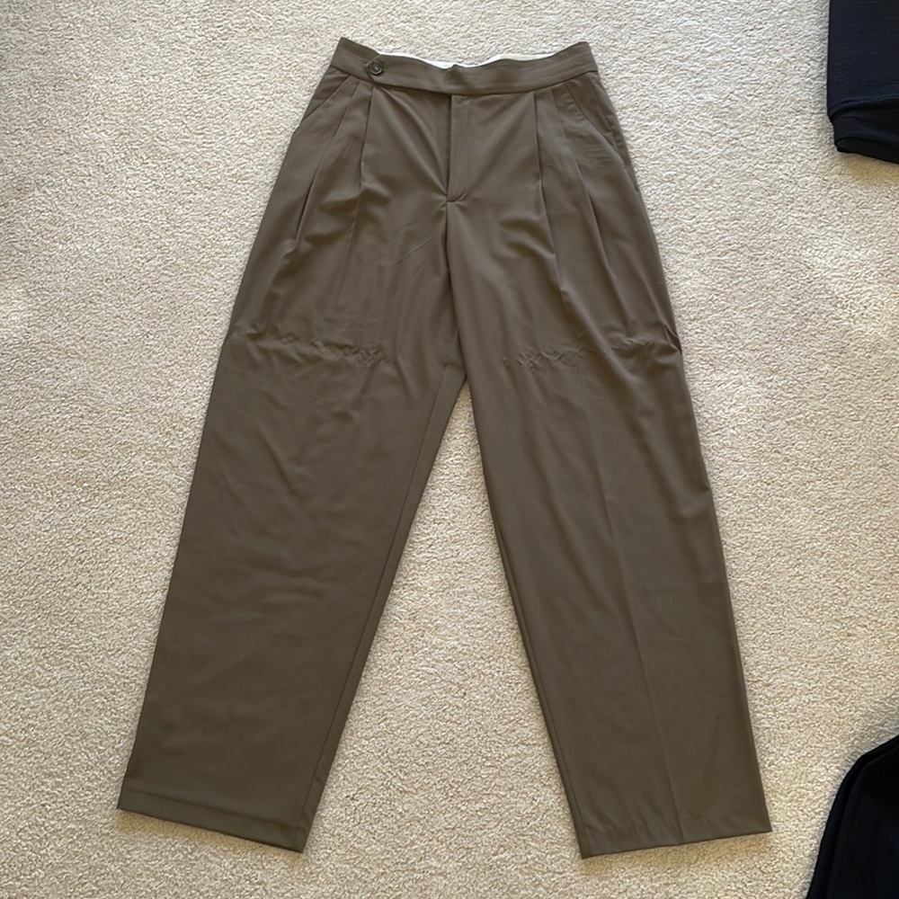 ZARA NWOT Olive green pleated trousers size Large WITH POCKETS!